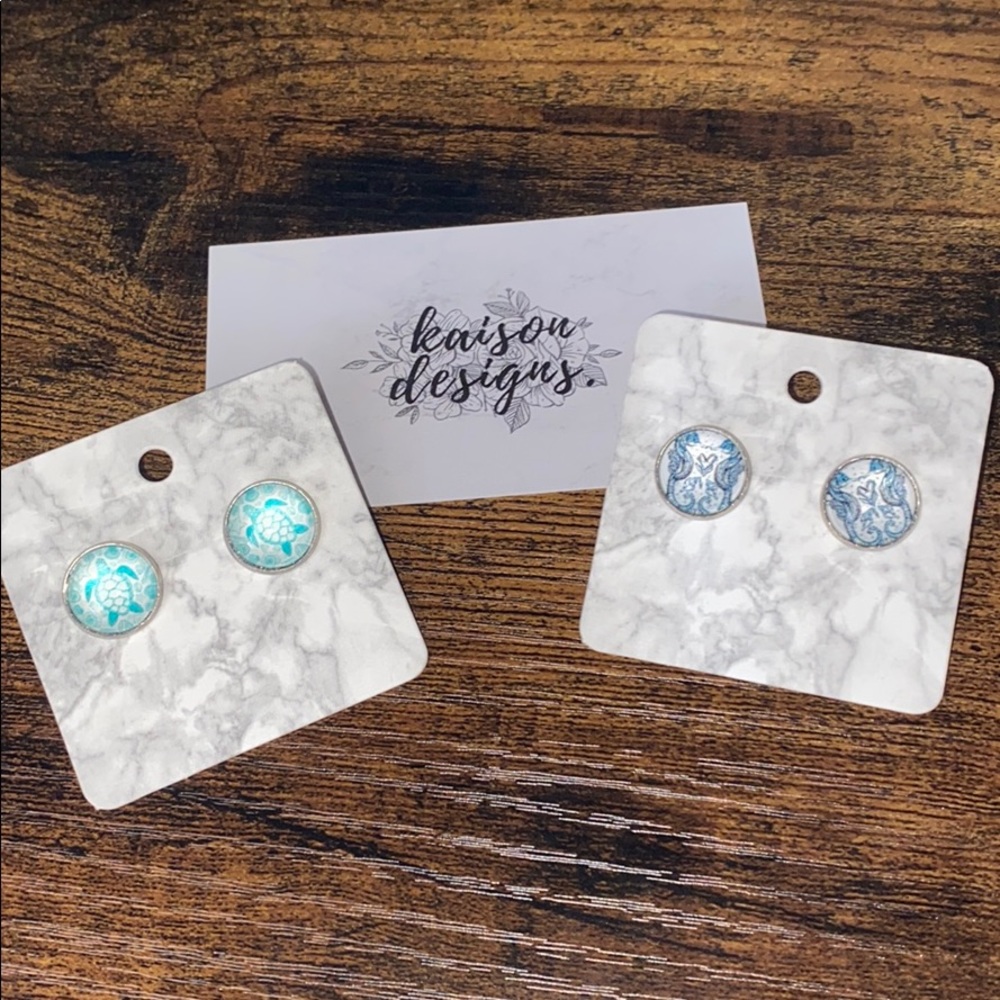 Under the sea themed stud earrings combo! 🦀 🌊